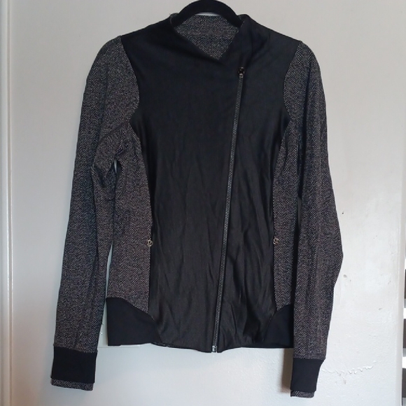 Lululemon Athletica Black and Gray Utility Jacket. #2209B - Picture 3 of 10